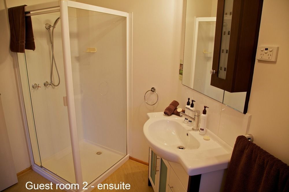 Venus Escapes Guesthouse วีนัสเบย์ ภายนอก รูปภาพ