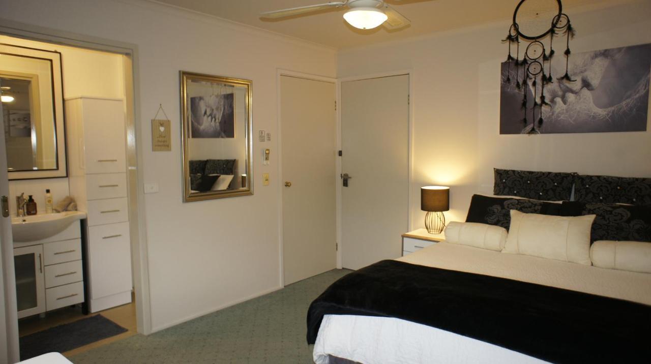 Venus Escapes Guesthouse วีนัสเบย์ ภายนอก รูปภาพ